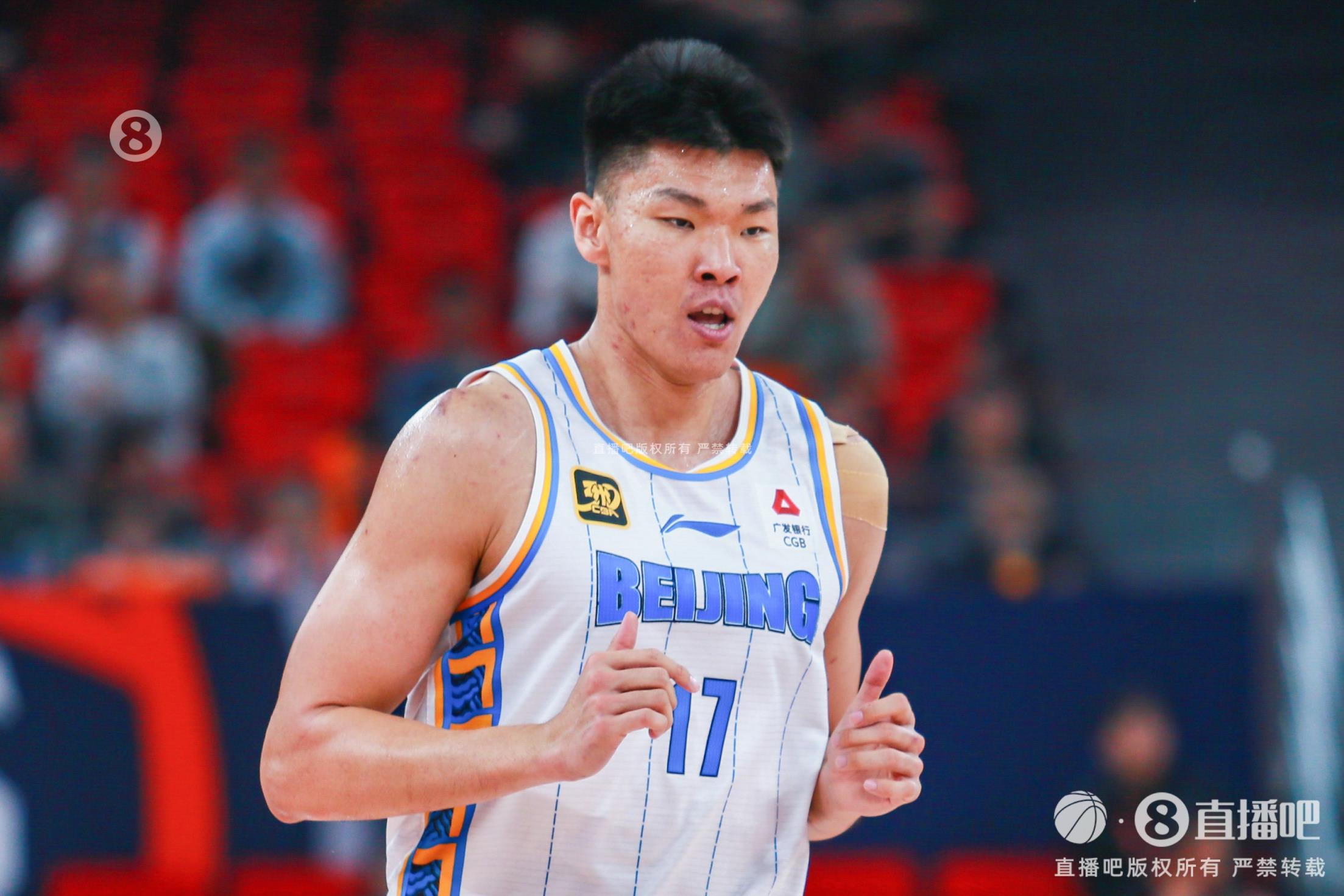 進(jìn)攻端把握機(jī)會(huì)不錯(cuò)！范子銘10投7中貢獻(xiàn)16分3助攻